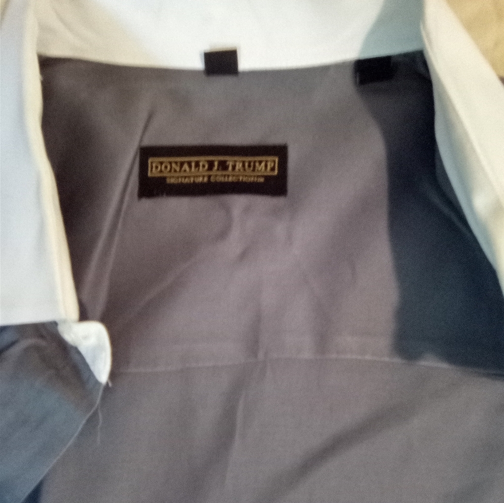 Donald Trump button down - Picture 2 of 2